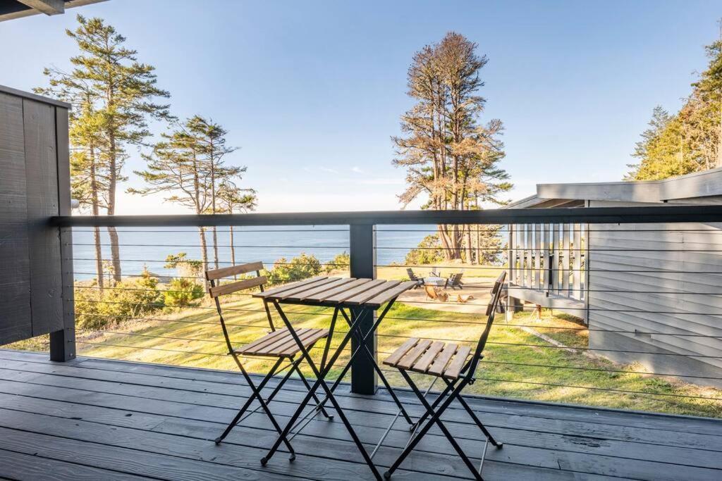 Driftwood Lodge ~ 5 Bedroom / 7 Bath ~ 30-Acre Private Estate On Hwy 1 ~ Hot Tub ~ Oceanview ~ Reunions & Retreats Walsh Landing Exteriör bild