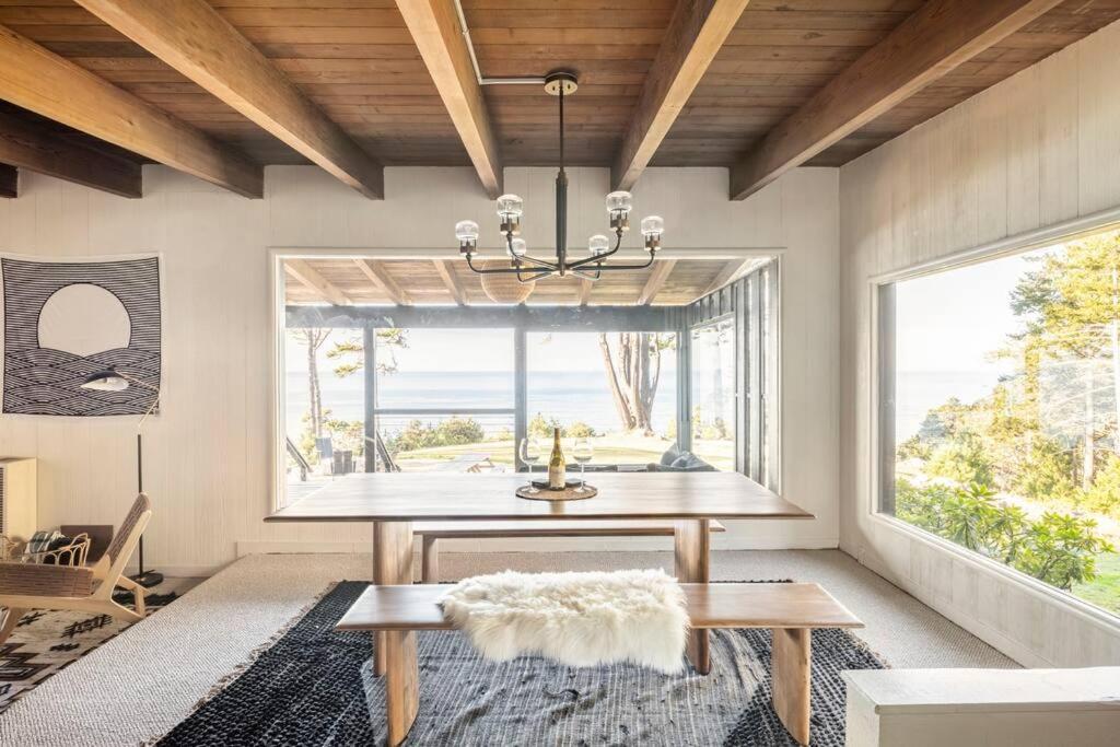 Driftwood Lodge ~ 5 Bedroom / 7 Bath ~ 30-Acre Private Estate On Hwy 1 ~ Hot Tub ~ Oceanview ~ Reunions & Retreats Walsh Landing Exteriör bild