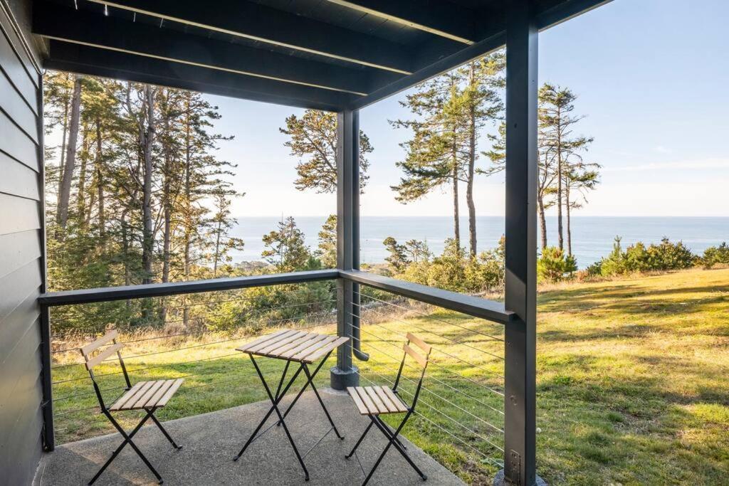 Driftwood Lodge ~ 5 Bedroom / 7 Bath ~ 30-Acre Private Estate On Hwy 1 ~ Hot Tub ~ Oceanview ~ Reunions & Retreats Walsh Landing Exteriör bild