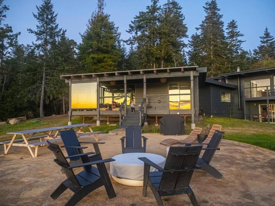 Driftwood Lodge ~ 5 Bedroom / 7 Bath ~ 30-Acre Private Estate On Hwy 1 ~ Hot Tub ~ Oceanview ~ Reunions & Retreats Walsh Landing Exteriör bild