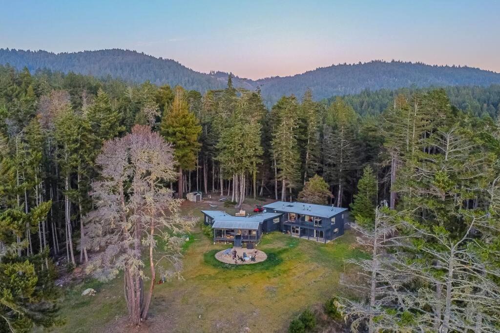 Driftwood Lodge ~ 5 Bedroom / 7 Bath ~ 30-Acre Private Estate On Hwy 1 ~ Hot Tub ~ Oceanview ~ Reunions & Retreats Walsh Landing Exteriör bild