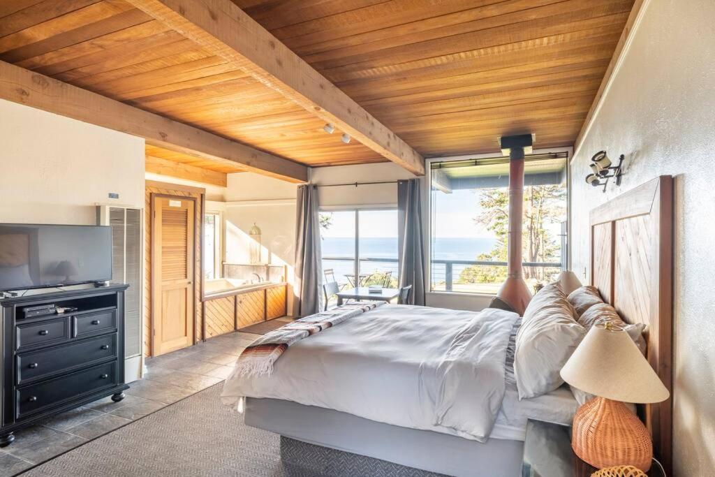 Driftwood Lodge ~ 5 Bedroom / 7 Bath ~ 30-Acre Private Estate On Hwy 1 ~ Hot Tub ~ Oceanview ~ Reunions & Retreats Walsh Landing Exteriör bild