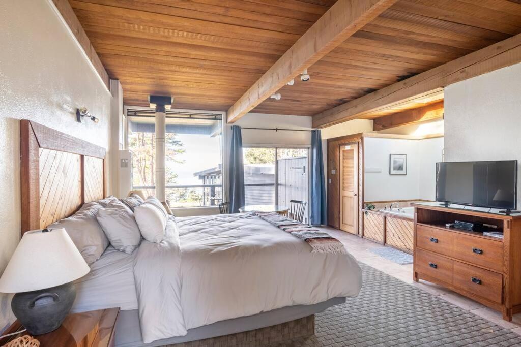 Driftwood Lodge ~ 5 Bedroom / 7 Bath ~ 30-Acre Private Estate On Hwy 1 ~ Hot Tub ~ Oceanview ~ Reunions & Retreats Walsh Landing Exteriör bild
