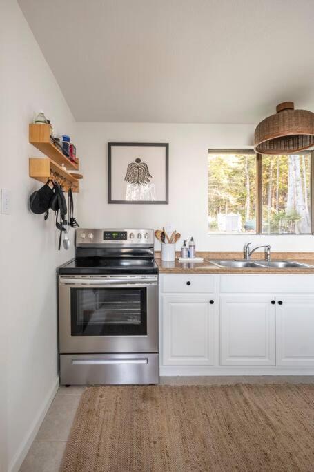 Driftwood Lodge ~ 5 Bedroom / 7 Bath ~ 30-Acre Private Estate On Hwy 1 ~ Hot Tub ~ Oceanview ~ Reunions & Retreats Walsh Landing Exteriör bild