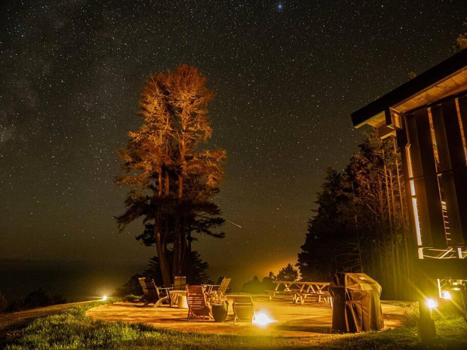 Driftwood Lodge ~ 5 Bedroom / 7 Bath ~ 30-Acre Private Estate On Hwy 1 ~ Hot Tub ~ Oceanview ~ Reunions & Retreats Walsh Landing Exteriör bild