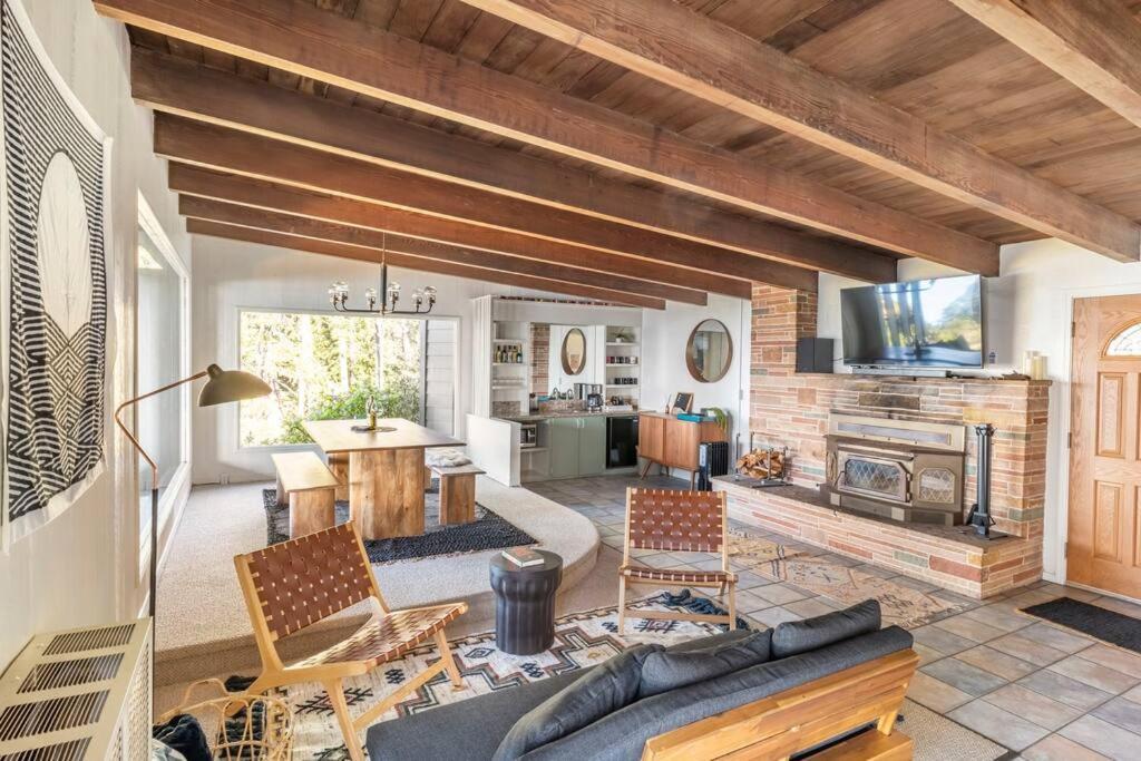Driftwood Lodge ~ 5 Bedroom / 7 Bath ~ 30-Acre Private Estate On Hwy 1 ~ Hot Tub ~ Oceanview ~ Reunions & Retreats Walsh Landing Exteriör bild