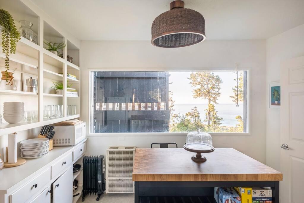 Driftwood Lodge ~ 5 Bedroom / 7 Bath ~ 30-Acre Private Estate On Hwy 1 ~ Hot Tub ~ Oceanview ~ Reunions & Retreats Walsh Landing Exteriör bild