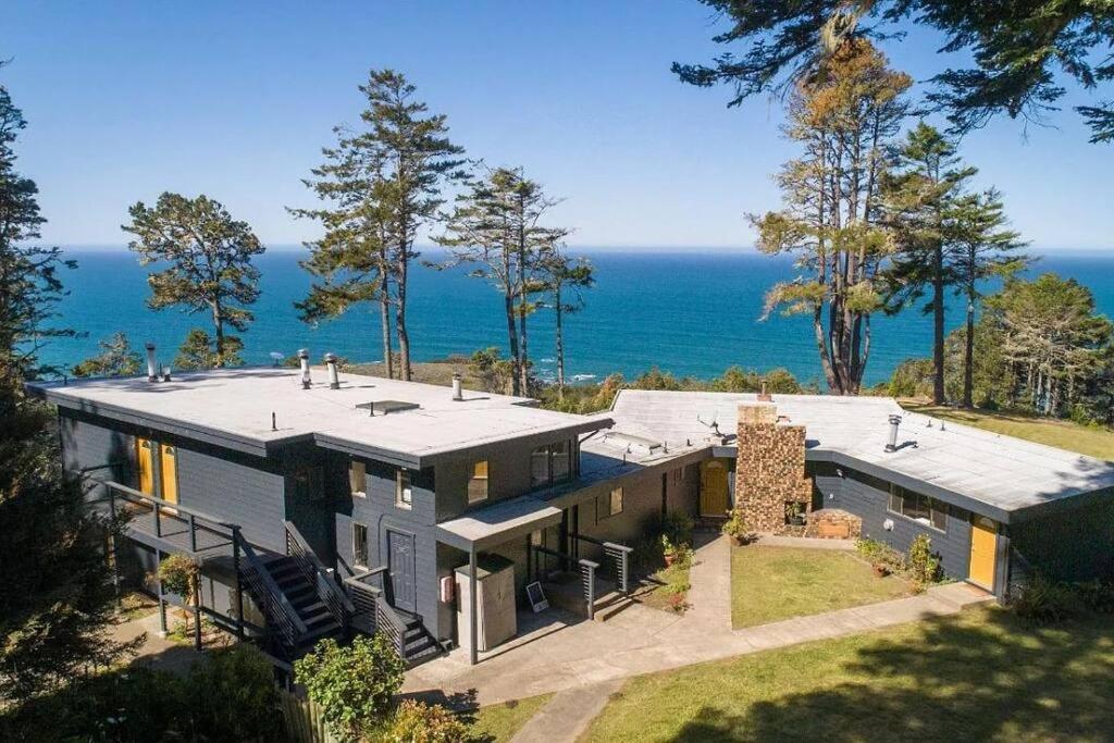 Driftwood Lodge ~ 5 Bedroom / 7 Bath ~ 30-Acre Private Estate On Hwy 1 ~ Hot Tub ~ Oceanview ~ Reunions & Retreats Walsh Landing Exteriör bild